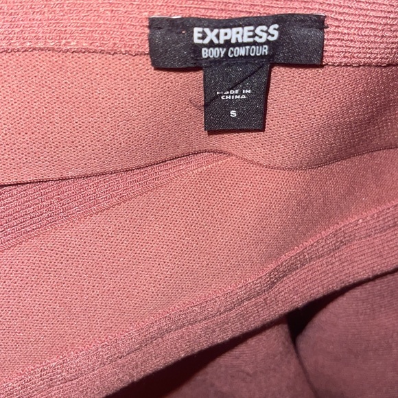 EXPRESS HIGH WAISTED BODY CONTOUR RUFFLE SWEATER SKIRT Size Small - Picture 6 of 7